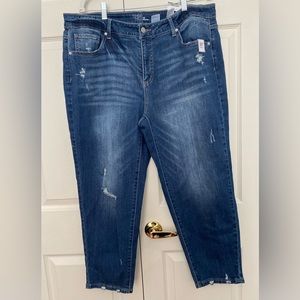 Time and tru woman's sz 18  midrise  boyfriend cropped jeans NWT.